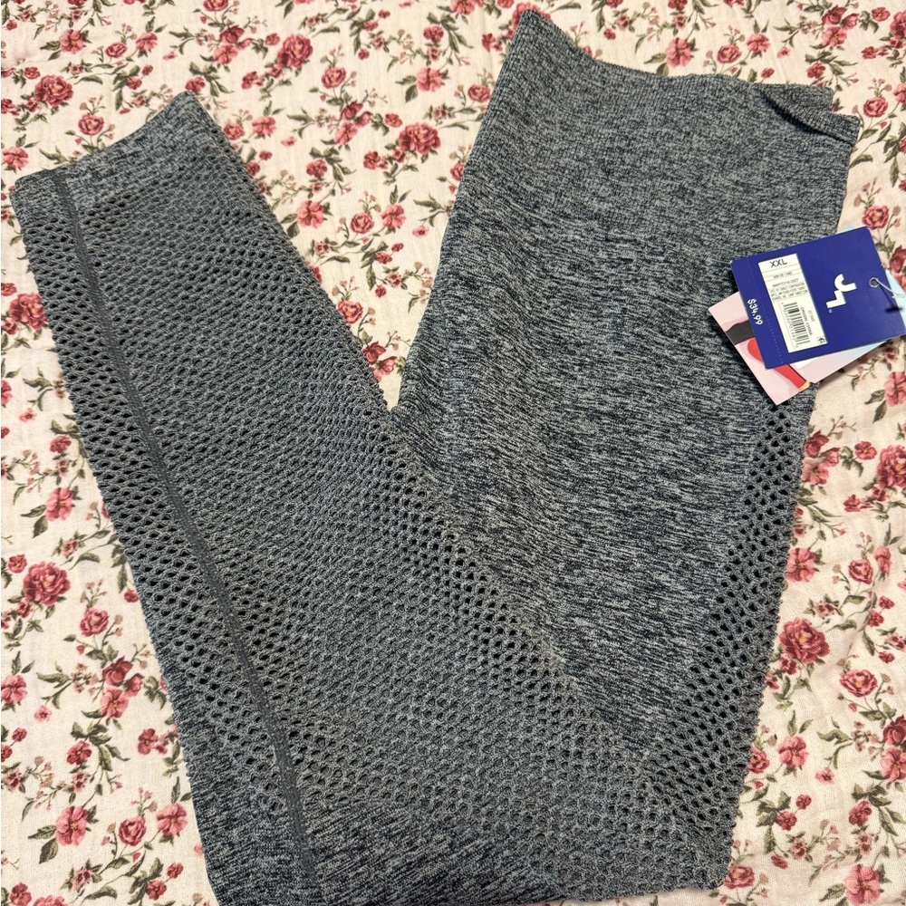 NWT Gray Textured Leggings